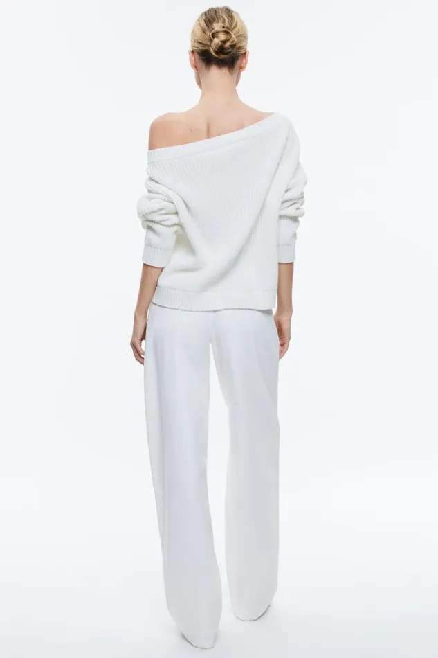 Alice Olivia Alita Relaxed V Neck Pullover Soft White Women Sweaters