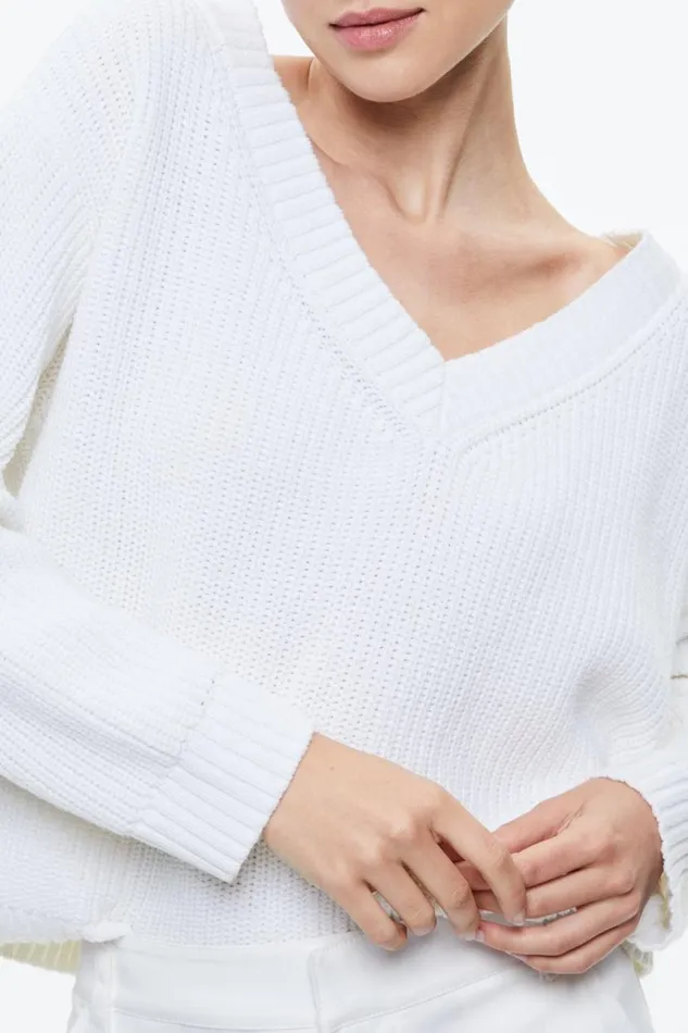 Alice Olivia Alita Relaxed V Neck Pullover Soft White Women Sweaters