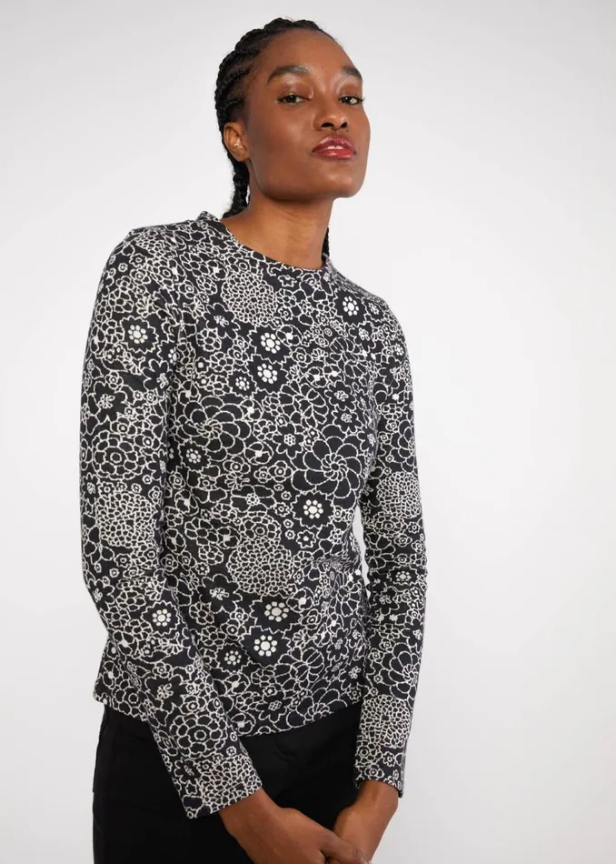 Blutsgeschwister Knitted Top Safe And Warm Turtle Black Women Tops