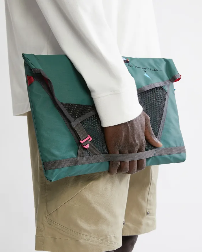 MenWomen 197 Retina Britta Small Laptop Sleeve Britta MarakattLabba Deep Green Klttermusen Gear Bags and Organisers MenWomen 197 Retina Britta Small Laptop Sleeve Britta MarakattLabba Deep Green Klttermusen Gear Bags and Organisers