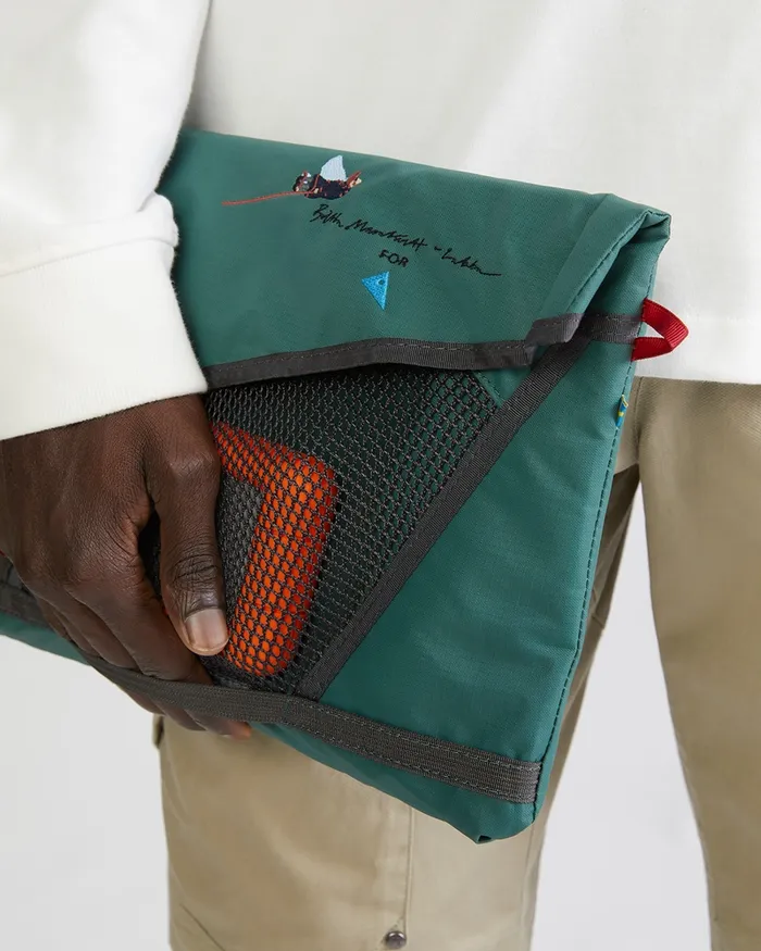 MenWomen 197 Retina Britta Small Laptop Sleeve Britta MarakattLabba Deep Green Klttermusen Gear Bags and Organisers
