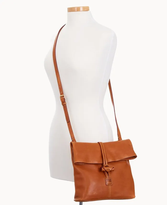 Woman Florentine Medium Toggle Crossbody Natural Dooney and Bourke Crossbodies Woman Florentine Medium Toggle Crossbody Natural Dooney and Bourke Crossbodies