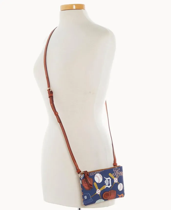 Woman MLB Tigers Top Zip Crossbody Tigers Dooney and Bourke Crossbodies Woman MLB Tigers Top Zip Crossbody Tigers Dooney and Bourke Crossbodies