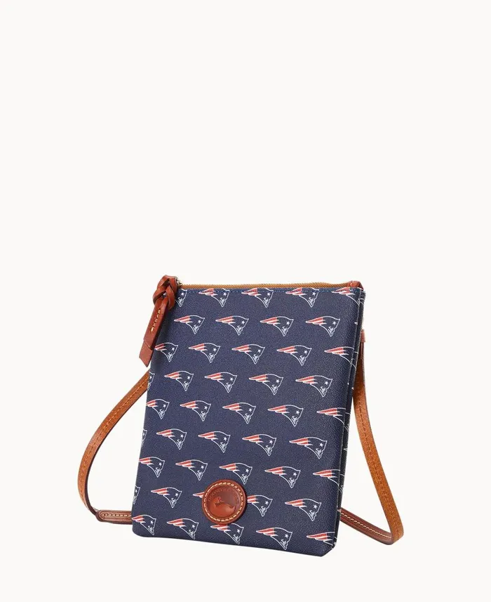 Woman NFL Patriots North South Top Zip Crossbody Patriots Dooney and Bourke Crossbodies Woman NFL Patriots North South Top Zip Crossbody Patriots Dooney and Bourke Crossbodies