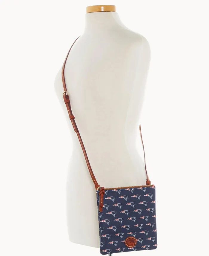 Woman NFL Patriots North South Top Zip Crossbody Patriots Dooney and Bourke Crossbodies Woman NFL Patriots North South Top Zip Crossbody Patriots Dooney and Bourke Crossbodies