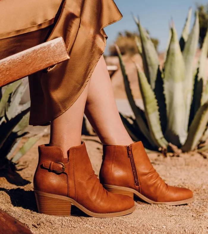 Women Linnea Block Heel Bootie Light Rust Baretraps Booties
