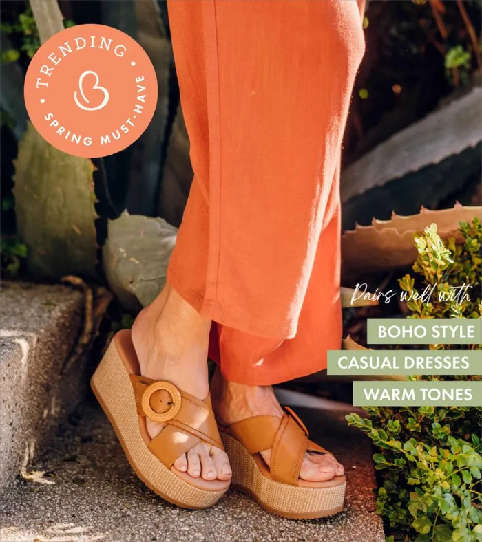 Women Sydney Wedge Sandal Caramel Baretraps Wedge Sandals