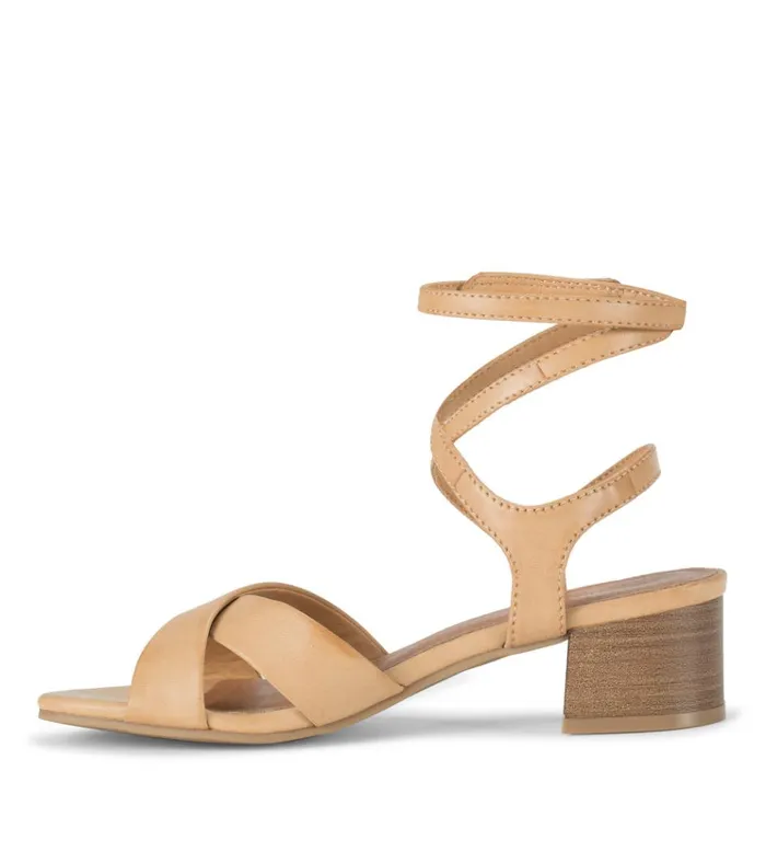 Women Valerie Block Heel Sandal Natural Baretraps Classic Comfort Sandals